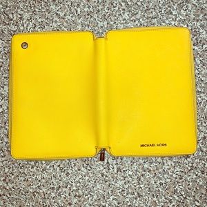 Micheal Kors Tablet Case🎉